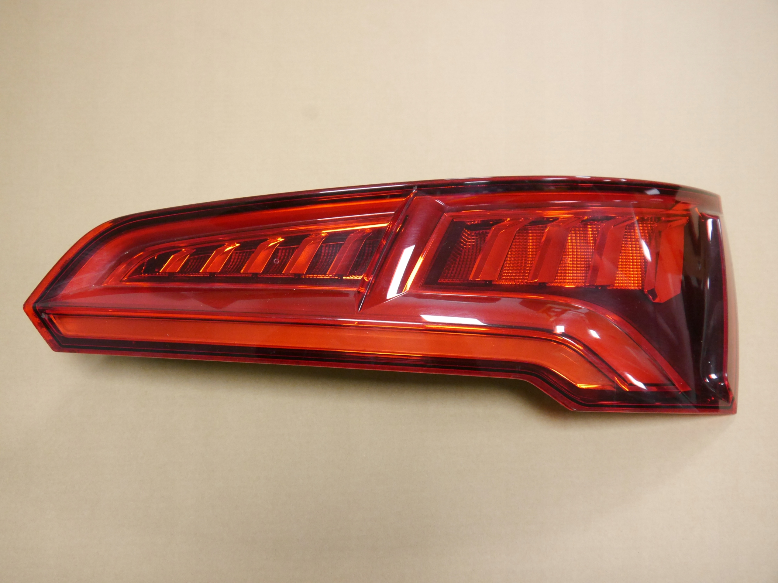 SAĞ STOP LAMBASI LEDLİ AUDI Q5 2016-2020 (DEPO)