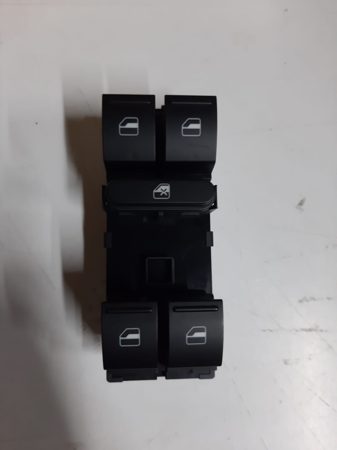 SKODA FABIA 2011-2015 ARASI - ÖN SOL 4 LÜ CAM AÇMA KAPAMA DÜĞMESİ