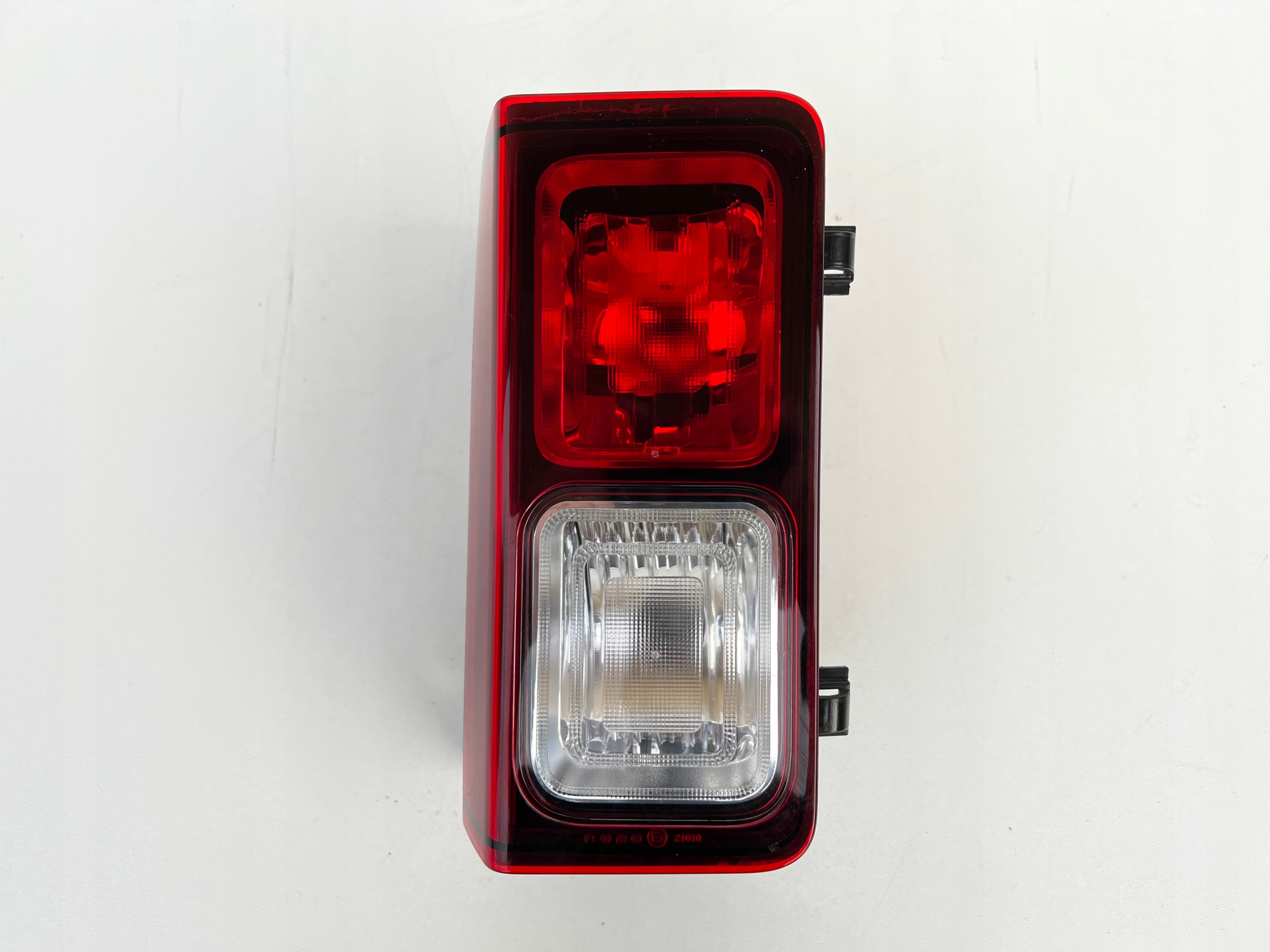 SAĞ ARKA SİS LAMBASI RENAULT TRAFIC III 2015-2022 (TYC TAIWAN)